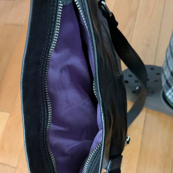 Danier Lether Crossbody Bag Genuine Leather crossbody bag - Picture 16 of 16